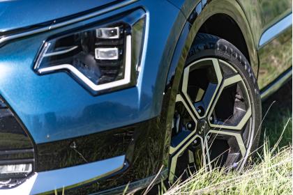 Jeep Compass e-Hybrid vs KIA Niro Hybrid vs Renault Arkana E-Tech